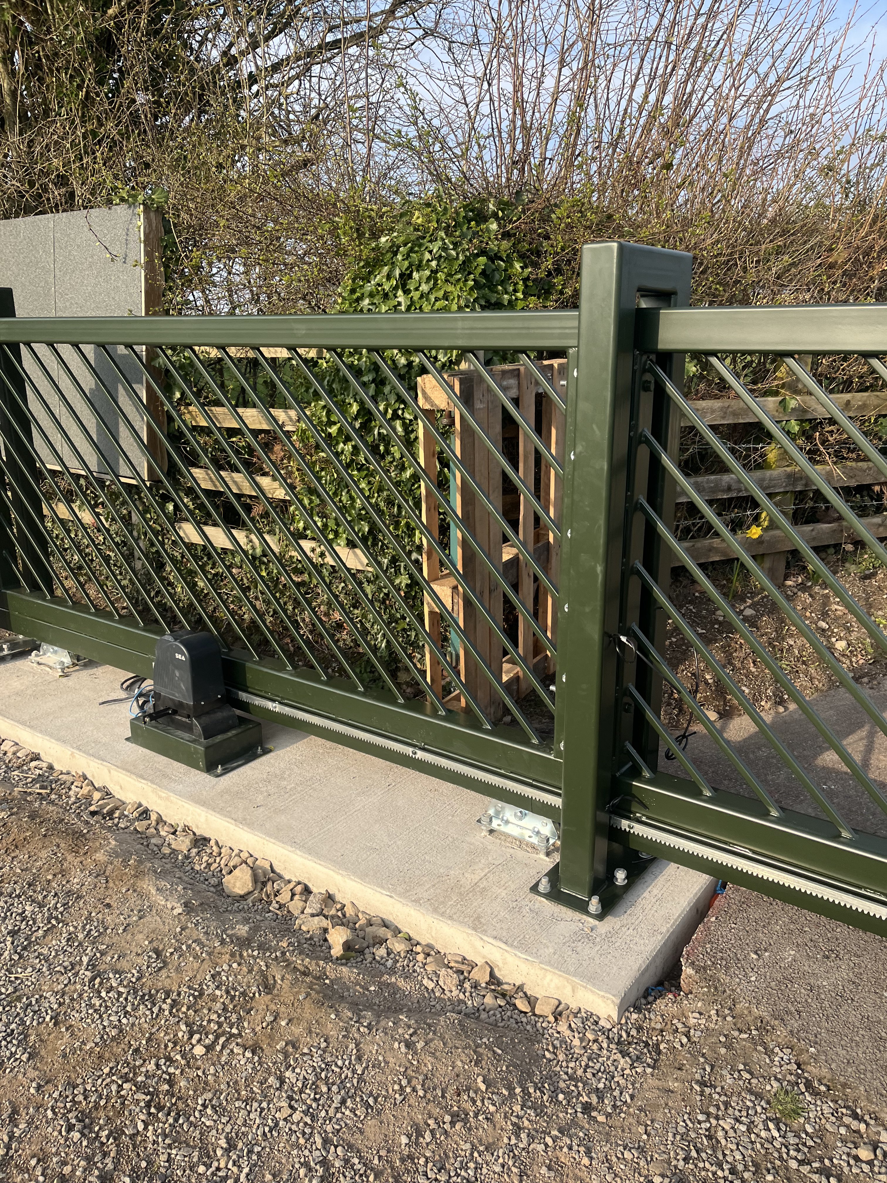 ANPR-activated automatic cantilever gate - finished photograph 2