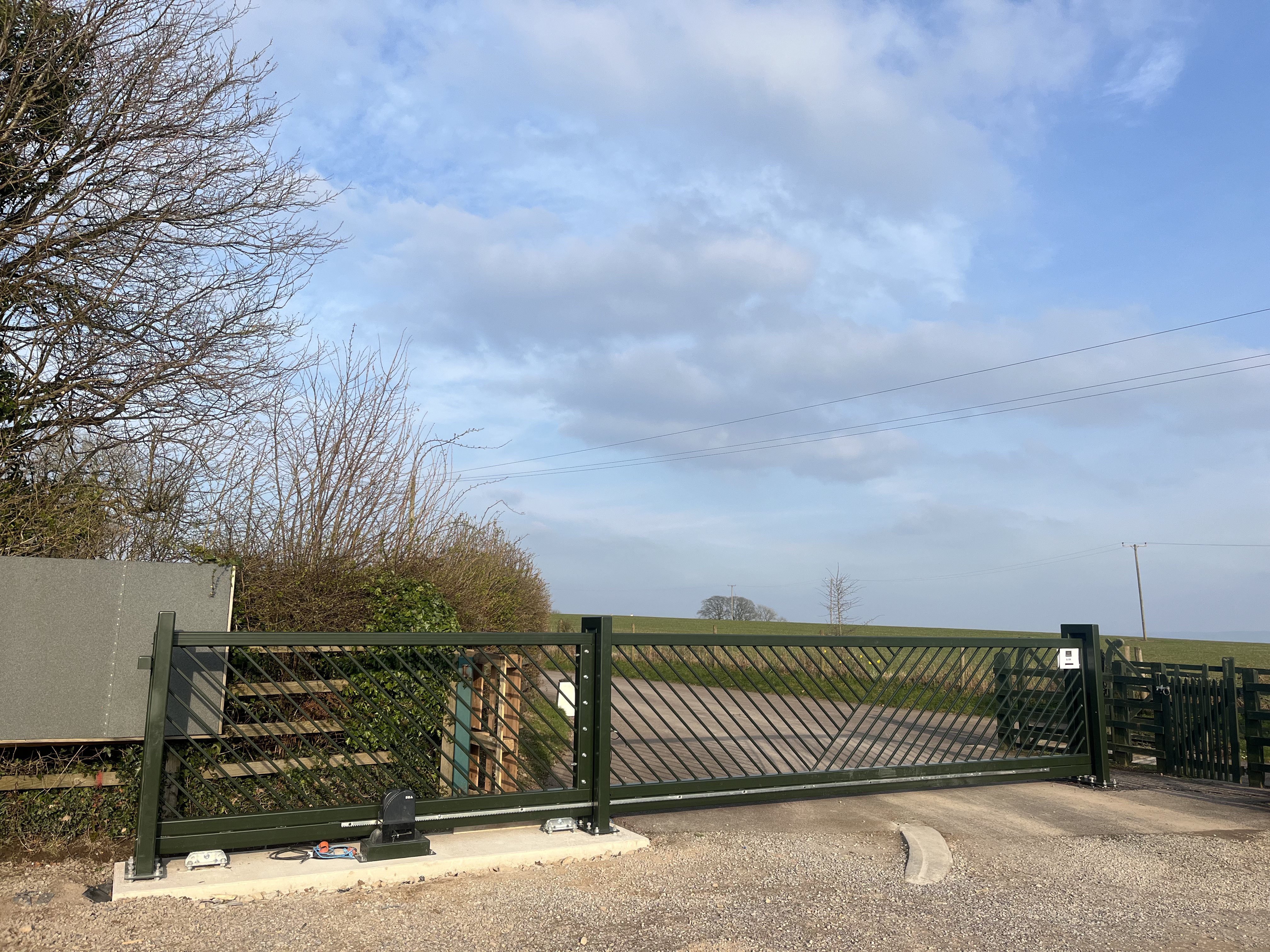 ANPR-activated automatic cantilever gate - finished photograph 3