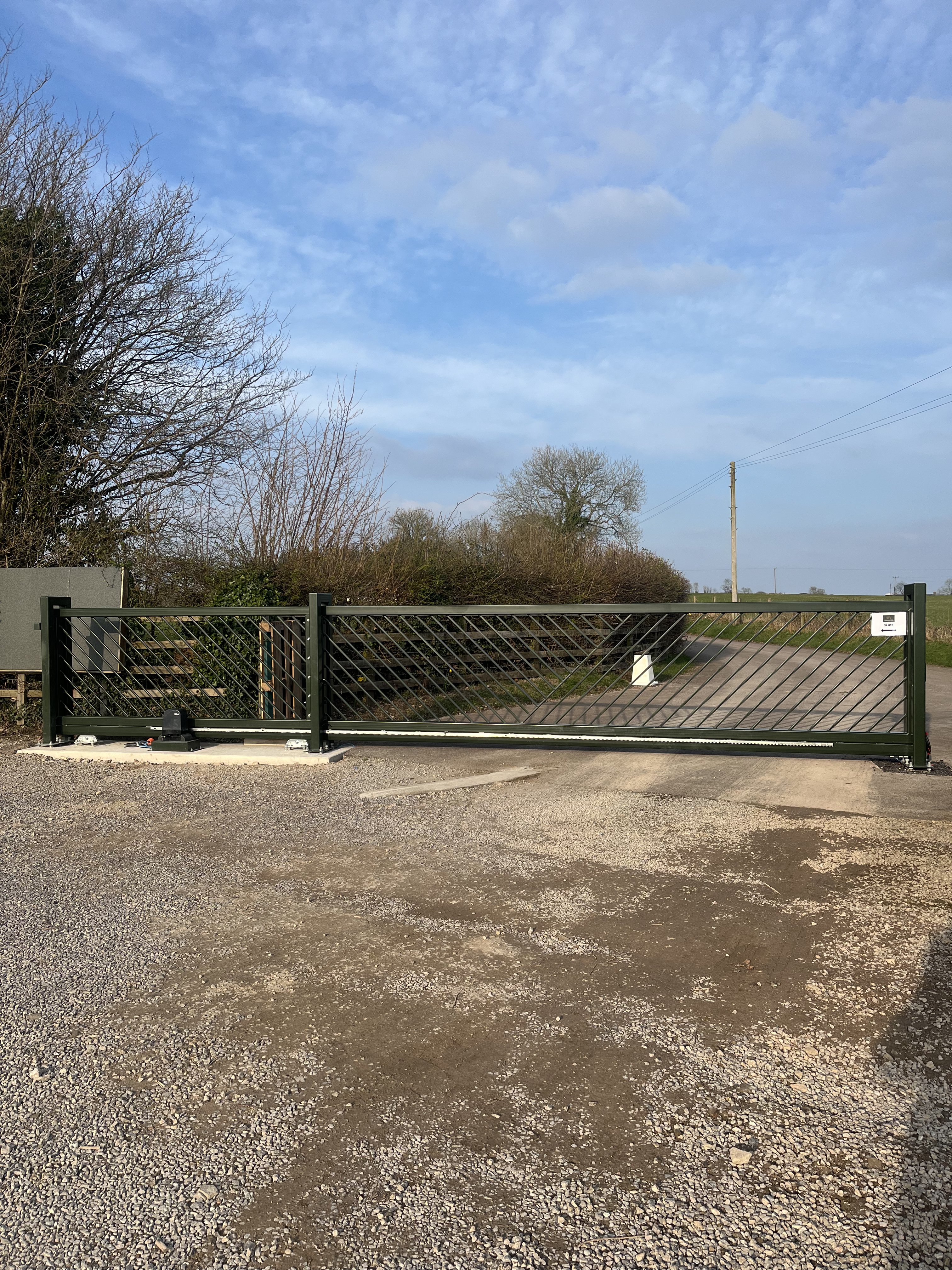 ANPR-activated automatic cantilever gate - finished photograph 4