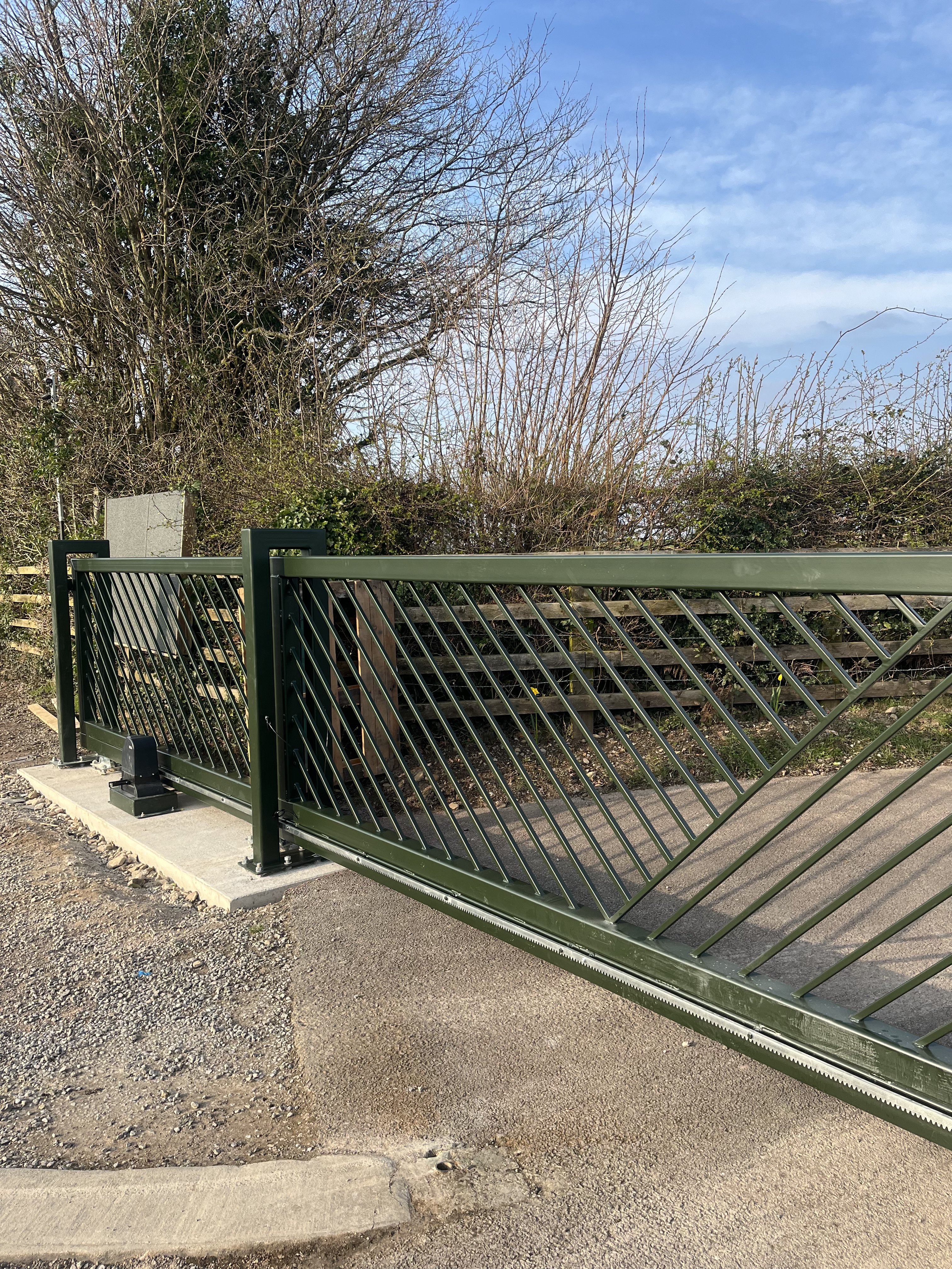 ANPR-activated automatic cantilever gate - finished photograph 5